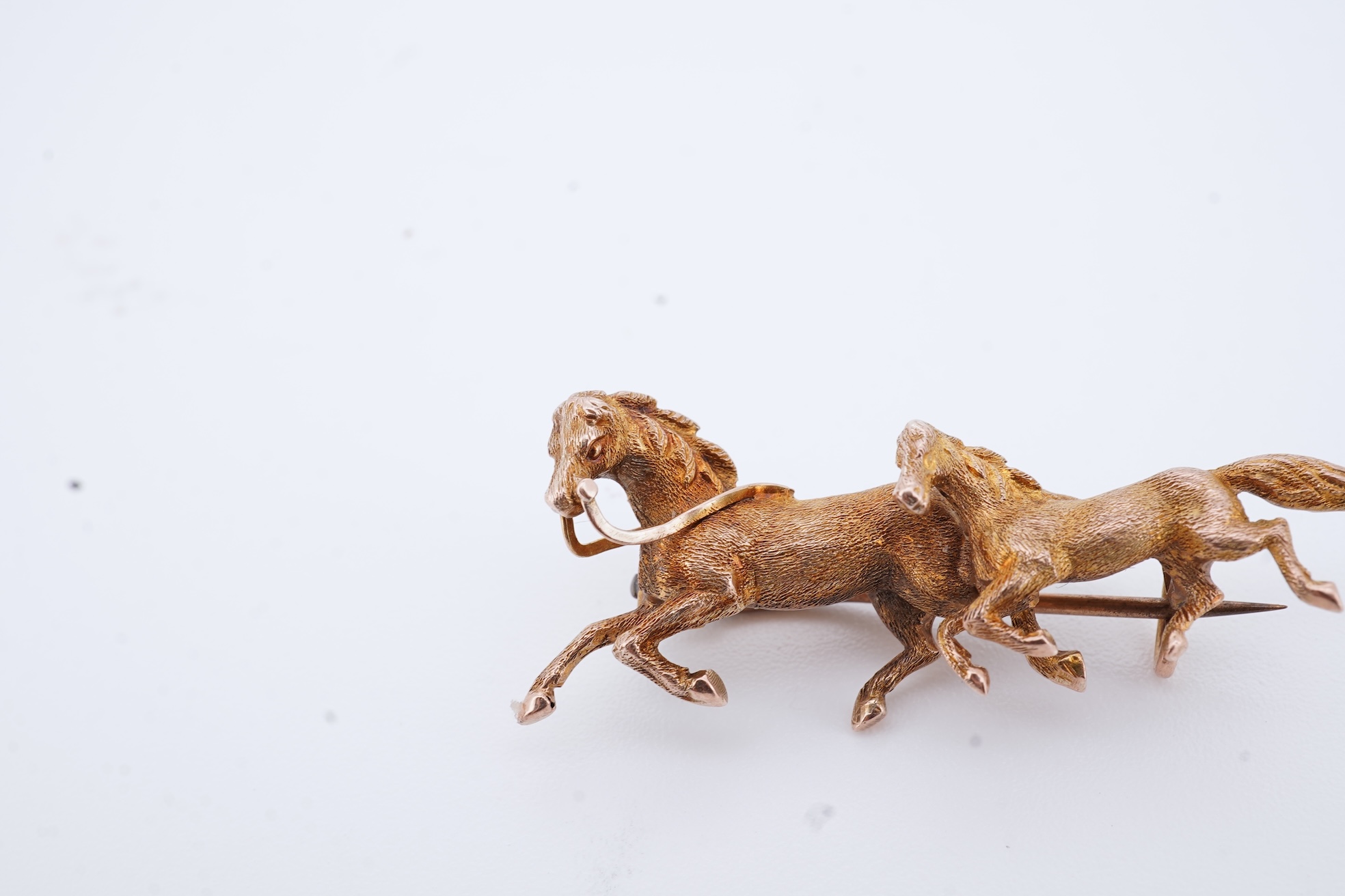 A gold brooch, circa 1900